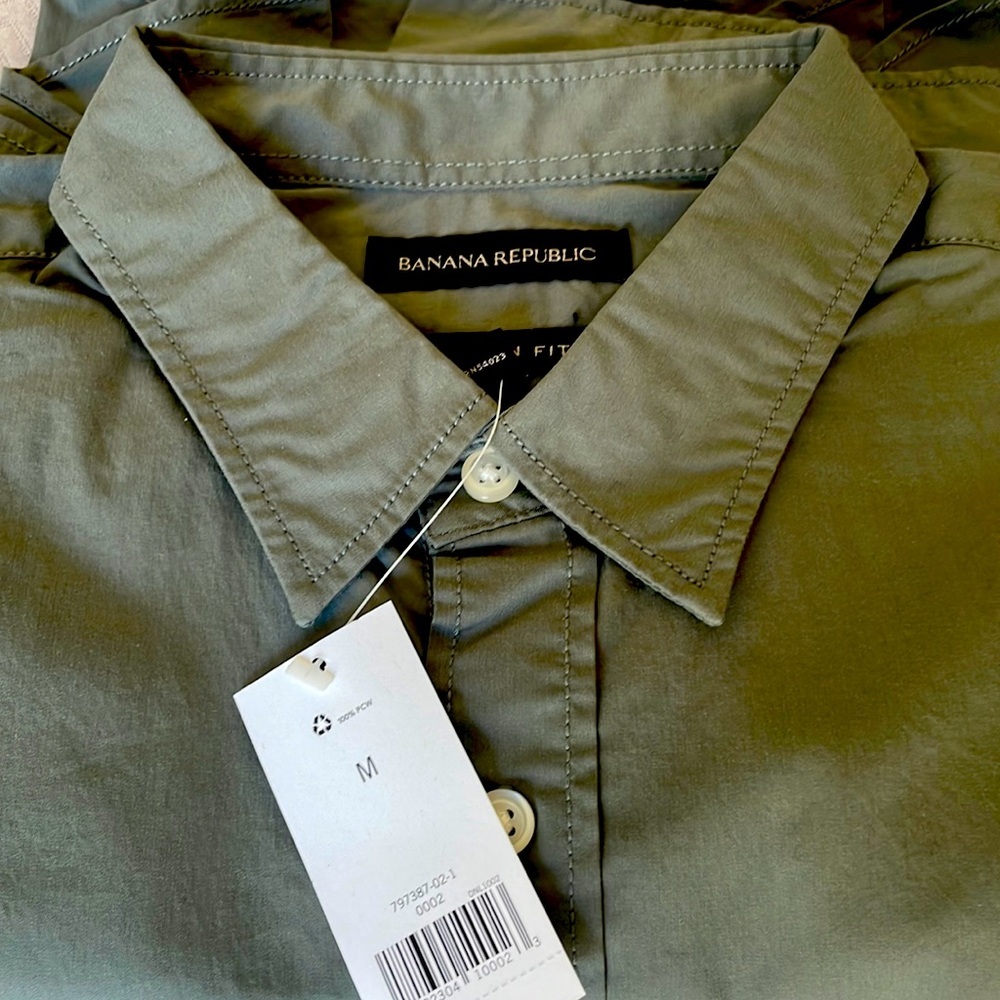 BANANA REPUBLIC NWT CAMDEN FIT GREEN
